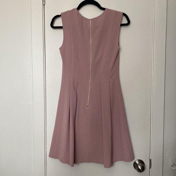 Dynamite dress - Picture 2 of 2